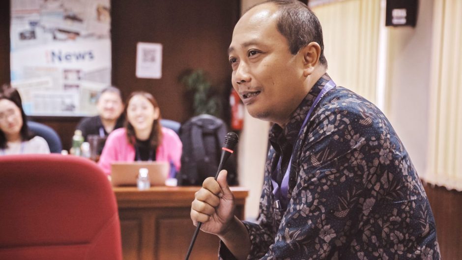 Achmad ‘Abazh’ Basuki receives Dr. Suguru Award